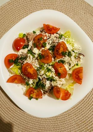 Салат з сиром фета та тунцем
