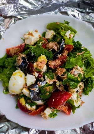 Салат з тунцем і яйцями