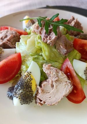 Салатз айсбергом і тунцем