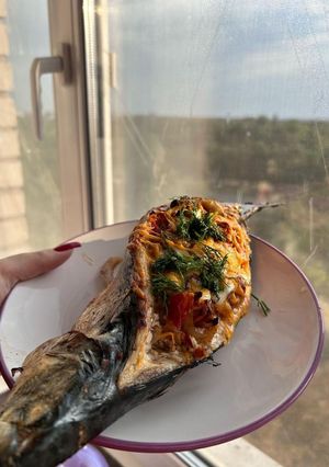 Скумбрія з овочами, сиром дорблю і чеддером