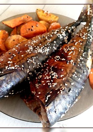 Скумбрія в гірчично-соєвому соусі запечена з бататом в духовці