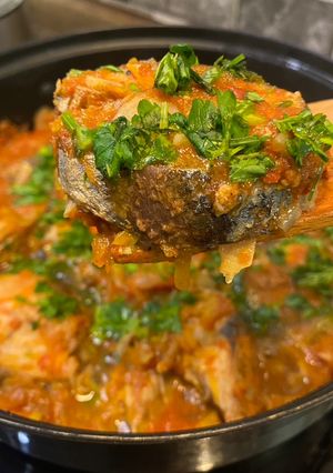 Скумбрія в томатному соусі