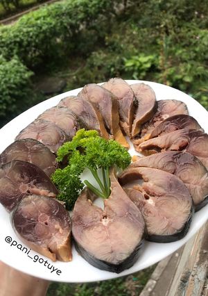 Скумбрія у чайному розсолі