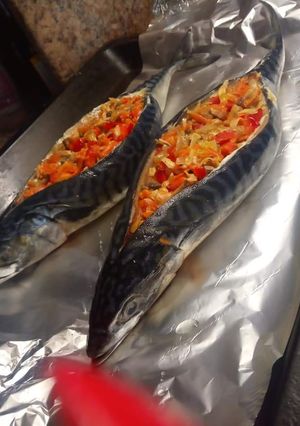 Скумбрія фарширована овочами