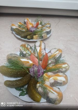 Скумбрія фарширована з яйцем