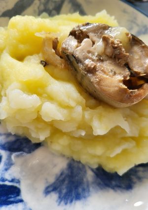 Скумбрія тушкована