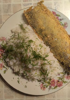 Смажений оселедець, панірований у кукурудзяній крупі