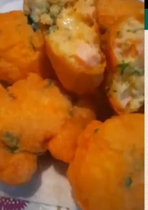 Смажені пончики з червоною рибою