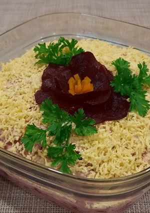 Смачний салат з копченим оселедцем