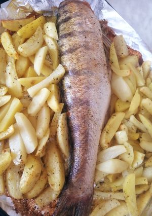 Судак, запечений з картоплею