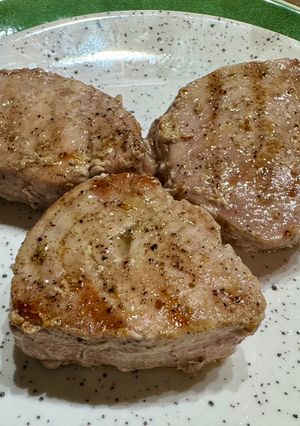 Стейки з тунця