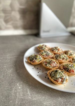 Тарталетки з червоною рибою