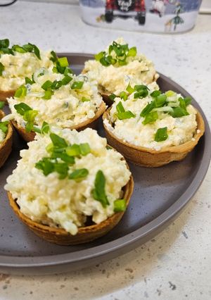 Тарталетки з ікрою мойви