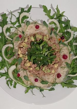 Тунець з капустою