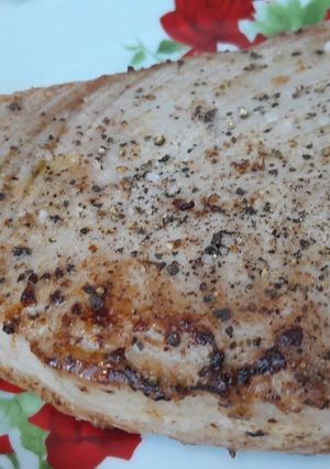 Тунець смажений. Стейк з тунця