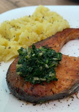Форель смажена зі шпинатом