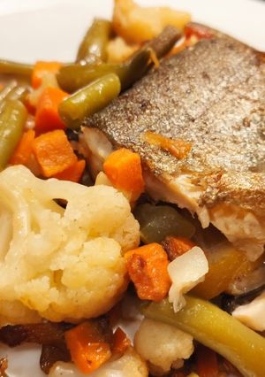 Форель с овощами в мультиварке