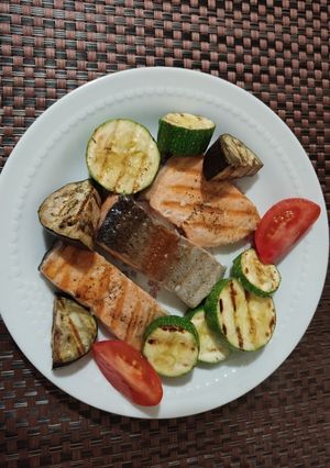 Форель з овочами гриль