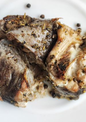 Форель тушкована у духовці