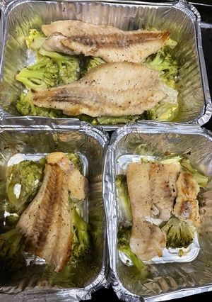 Філе окуня запечене з броколі