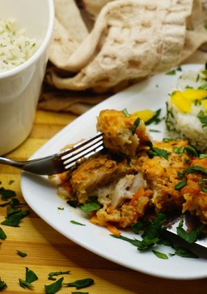 Хек в духовці в сметані на овочевій засмажці