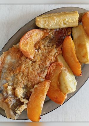 Хек запечений з кабачками і персиками в апельсиново-імбирному соусі з гірчицею і соєвим соусом