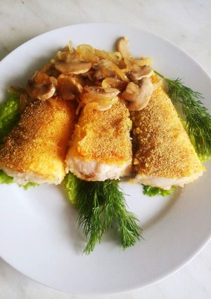 Хек жареный с грибами