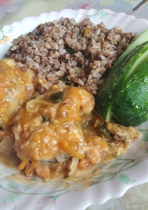 Хек з овочами на сковорідці