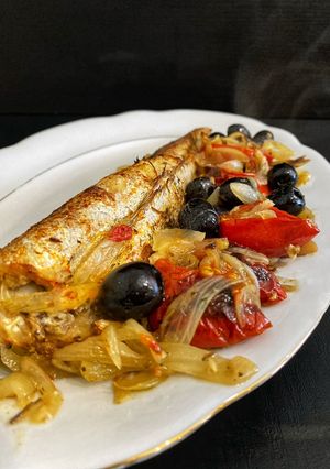 Хек з оливками і овочами