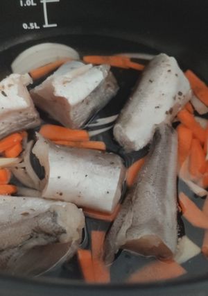 Хек с овощами в мультиварке