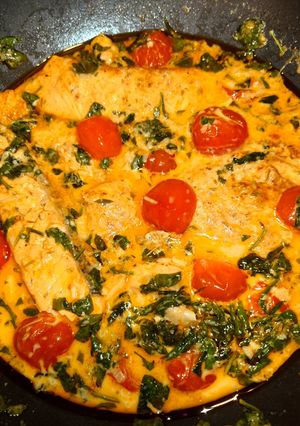 Червона риба у вершковому соусі