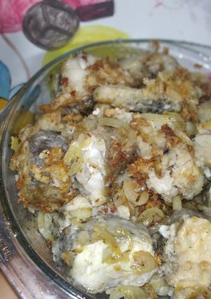 Хек смажений з цибулею