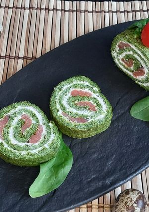 Шпинатний рулет з рибою та м'яким сиром