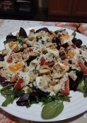 Салат типу "Цезар" з креветками