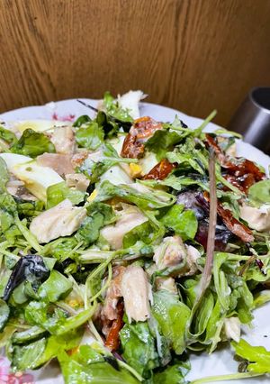 Салат з куркою та сухариками (схожий на 