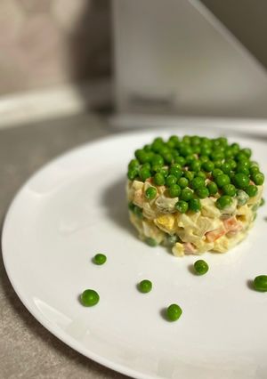 Олів'є із зеленим горошком