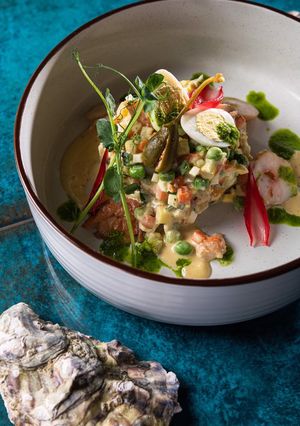 Олів’є з тигровою креветкою та анчоусною заправкою !