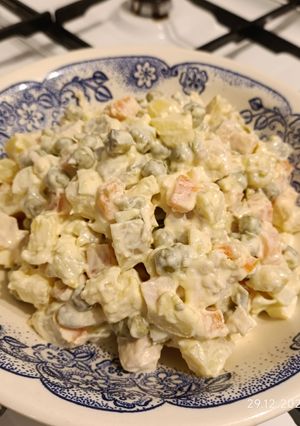 Олів'є (з курячою шинкою та яблуком)