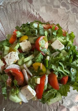 Грецький салат (бюджетний варіант)