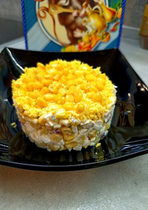 Крабовий салат з солоними огірками