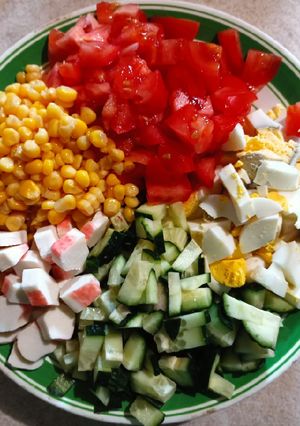 Овочевий салат з крабовими паличками