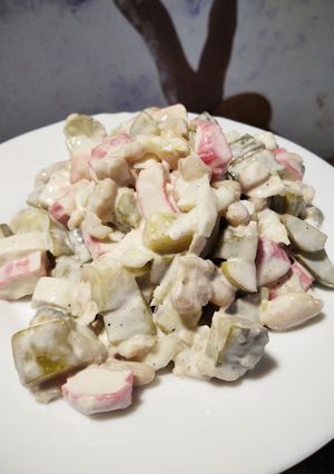 Пісний салат з крабовими паличками і квасолею за 15 хвилин