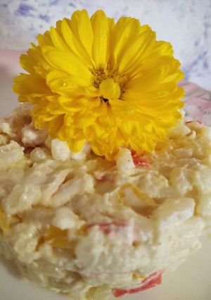 Салат з крабовими паличками і рисом на новий рік 2023