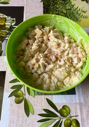 Салат з ананасом та сиром