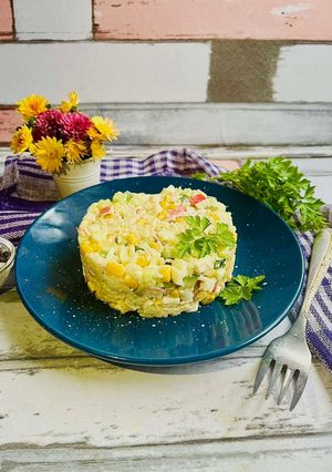 Салат з крабових паличок та рису/Легендарний салат, який не набридає/Смачний салат до вашого столу)