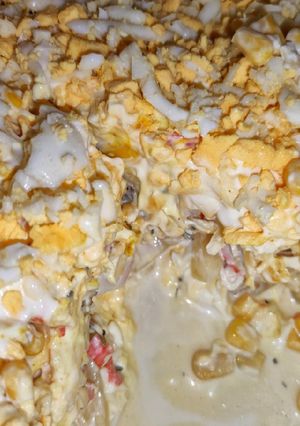 Салат з ананасами та крабовими паличками