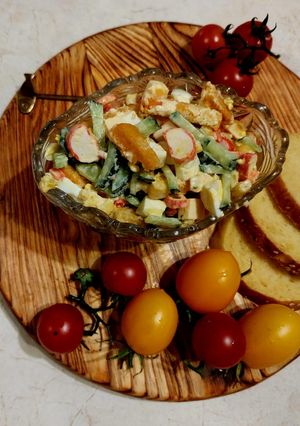 Салат з крабових паличок і сухариків