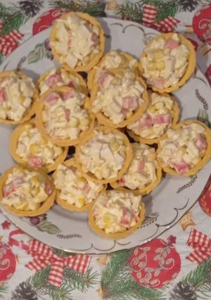 Салат з крабових паличок у тарталетках