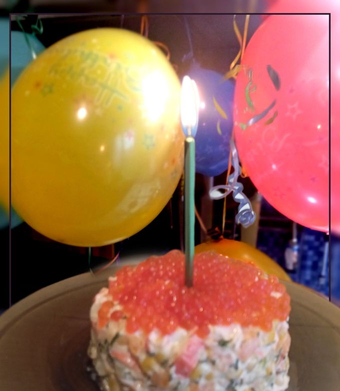 Святковий тортик з салату з крабових паличок