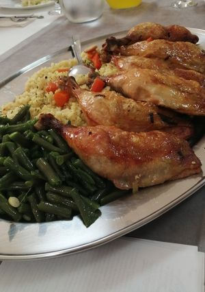 Апетитна курочка з овочами